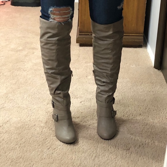 Gray Knee-High Side Zip Heeled Boots - Picture 2 of 6